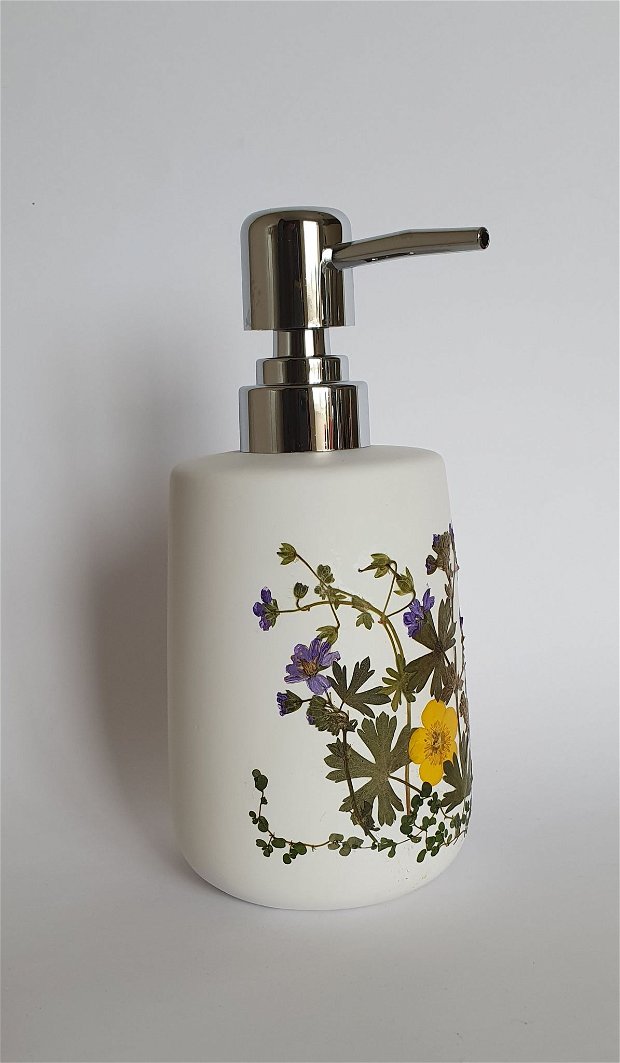 Dispenser pentru sapun lichid/ dezinfectant maini, decorat cu flori naturale presate