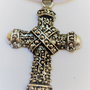 Colier handmade cu un pandantiv sub forma de cruce din zamac montat pe un snur de piele naturala/colier barbatesc/colier unisex