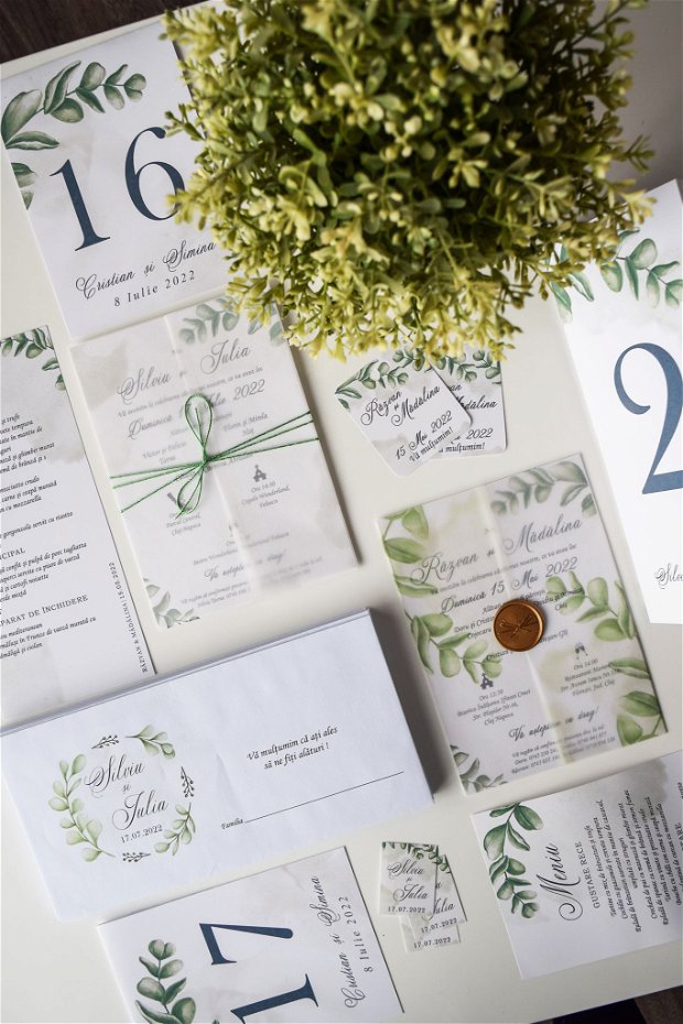 Invitație nuntă învelită cu hârtie de calc și șnur colorat - Greenery