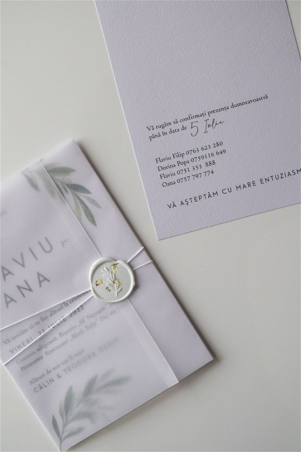 Invitație nuntă învelită în hârtie calc simplă, șnur și sigiliu din ceară cu inserții de flori - Olive