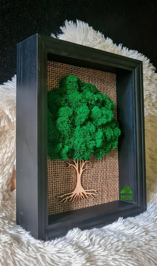 Tablou de lemn decorat cu licheni