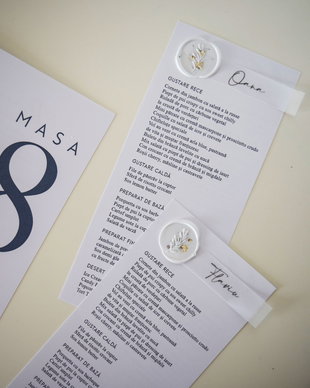 Meniu individual cu sigiliu din ceară cu inserții de flori și place card din hârtie de calc - Olive