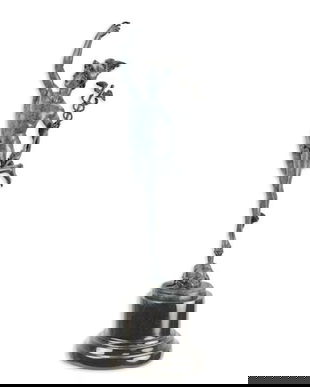 Mercur-statueta din bronz pe un soclu din marmura