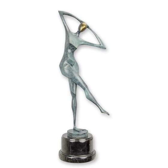 Dansatoare moderna-statueta din bronz pe un soclu din marmura