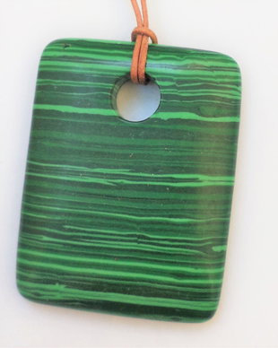 Colier handmade din snur de piele naturala si medalion din piatra de malachit/colier barbatesc/colier unisex/colier talisman