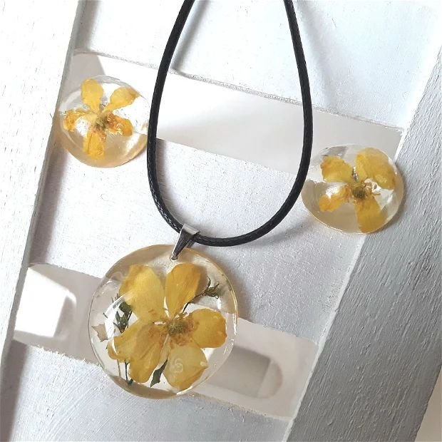 Set bijuterii cu flori naturale galbene