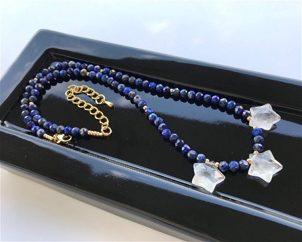 Colier cu lapis lazuli și steluțe din cristal de stanca