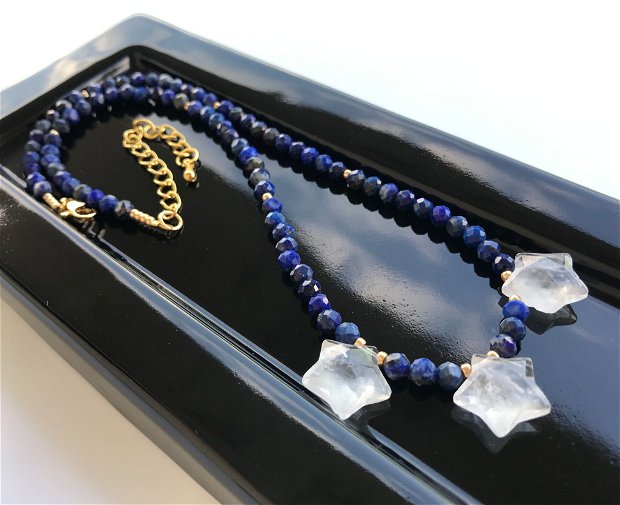 Colier cu lapis lazuli și steluțe din cristal de stanca