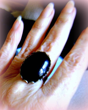 Oferta / Inel oval cu piatra onix negru intens, slefuita fara cusur