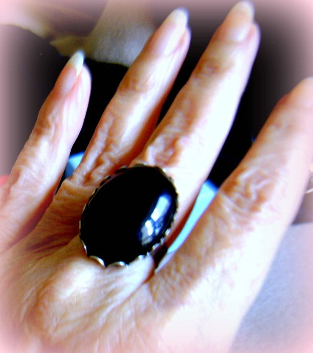 Oferta / Inel oval cu piatra onix negru intens, slefuita fara cusur