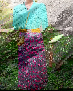 O fusta, de vara plisata, florala