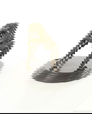 Femeie inclinata- statueta din bronz pe un soclu din marmura