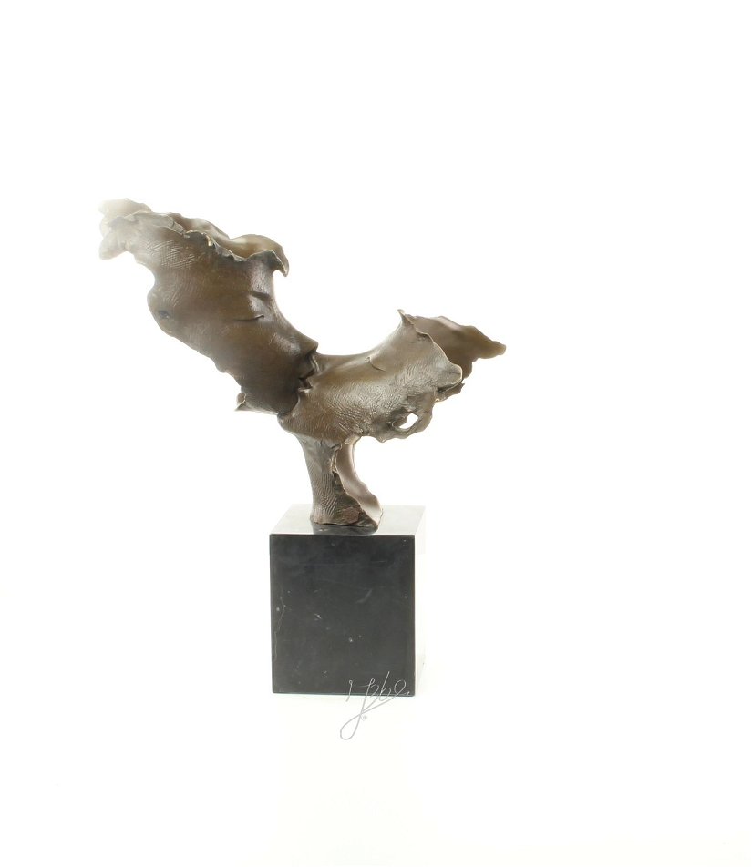 Sarutul-statueta din bronz pe un soclu din marmura