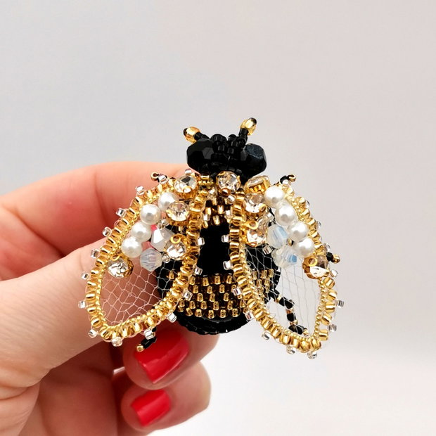 Broșă- Queen Bee 3D