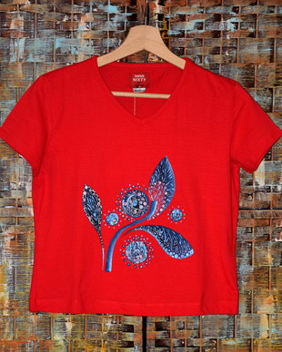 Tricou rosu, pictat, unicat