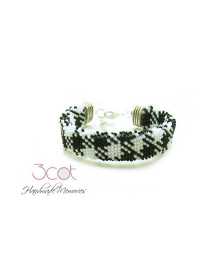 Bratara handmade crosetata cu margele de nisip - Coco Chanel clasic