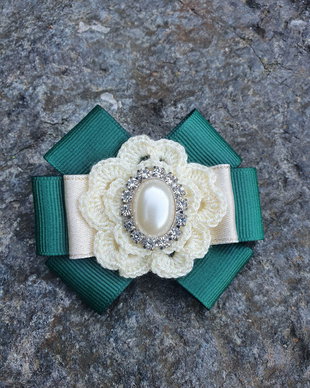 Brosa eleganta pentru camasa, Brosa verde papion