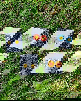 Cercei flori colorate, cercei margarete, cercei floarea soarelui, cercei floare, cercei pe ureche, cercei de vara