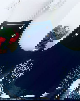 Fusta cu volum, batist negru de bumbac