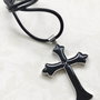 Pandantiv UNISEX cruce onix negru & șnur piele