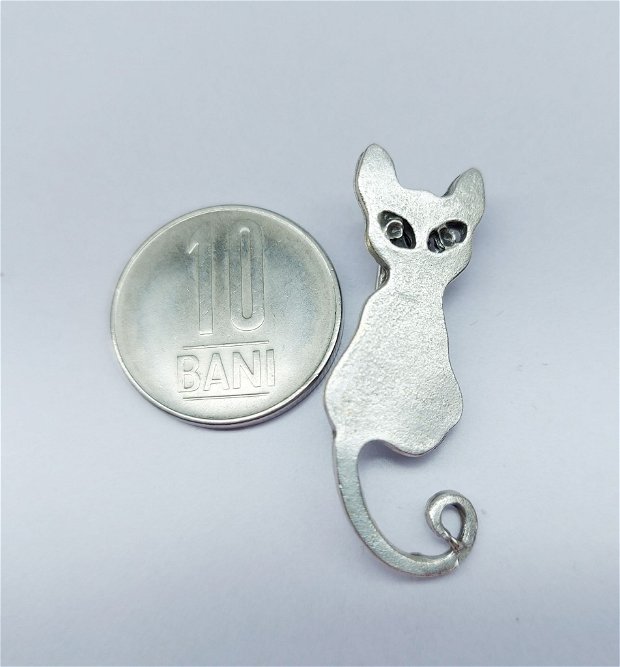 Brosa din zamac argintat-pisica