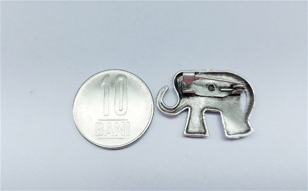 Brosa din zamac argintat-elefant cu trompa in sus