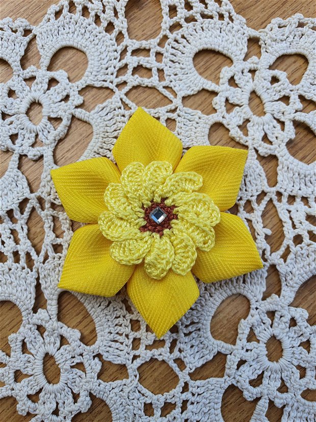 Brosa floare textila, Brosa unicat handmade
