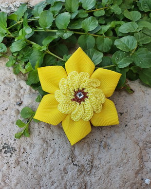 Brosa floare textila, Brosa unicat handmade