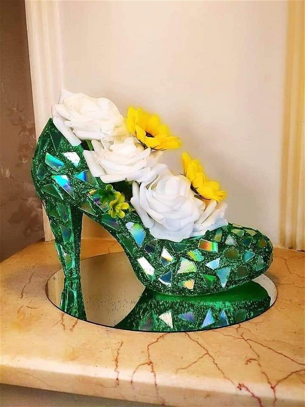 Pantof decorativ cu flori