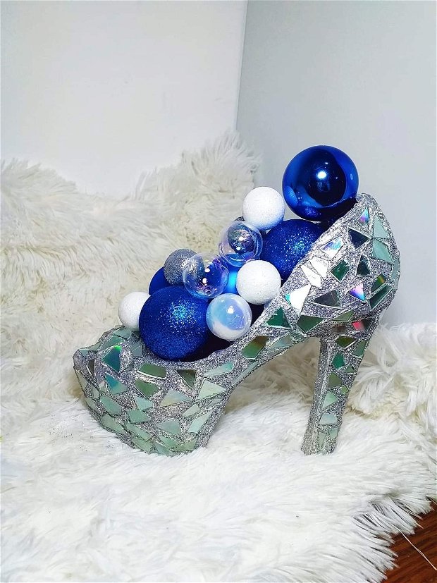 Pantof Decorativ Glamour Silver cu Globuri