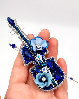 Rezervat Broșă - Blue Violin