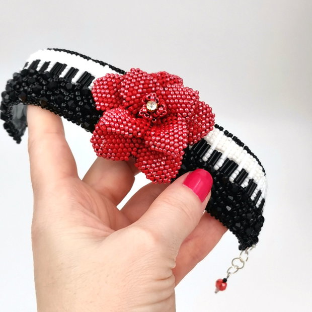 Rezervat Brățara - Red Flower Piano