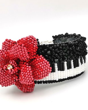 Rezervat Brățara - Red Flower Piano