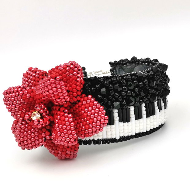 Rezervat Brățara - Red Flower Piano