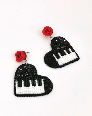 Rezervat Cercei - Red Flower Piano