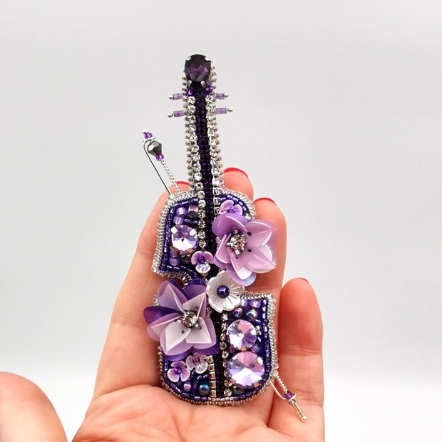 Rezervat Broșă - Purple Violin