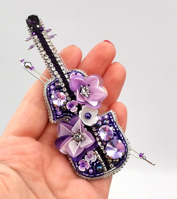 Rezervat Broșă - Purple Violin