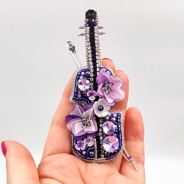 Rezervat Broșă - Purple Violin