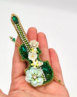 Rezervat Broșă - Green Violin