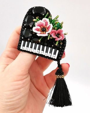 Broșă - Flowers Piano