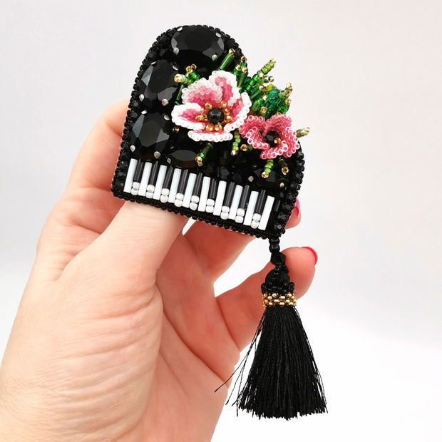 Broșă - Flowers Piano