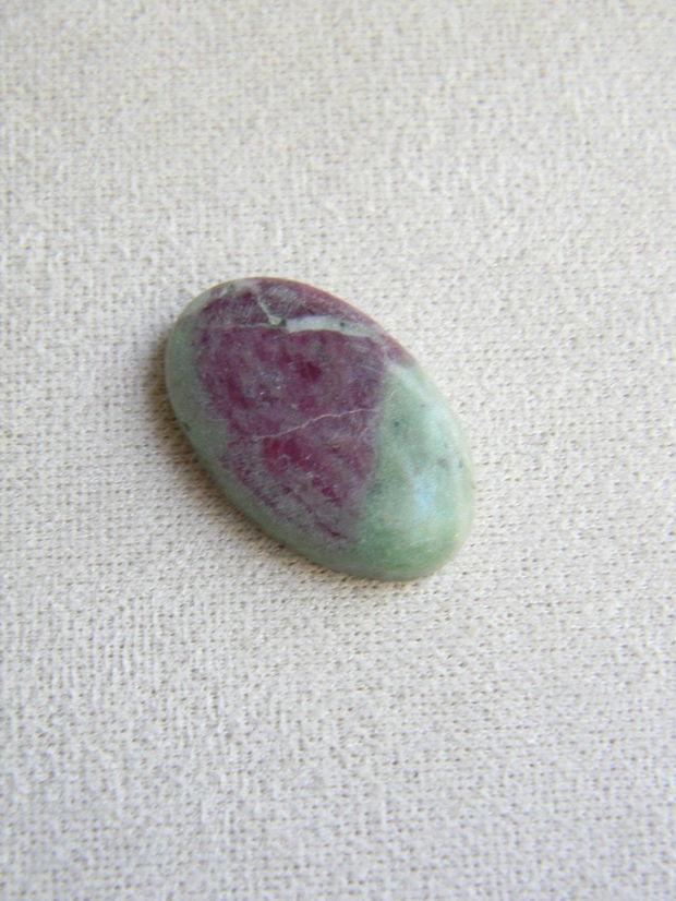 Caboson ruby zoisite (M21)