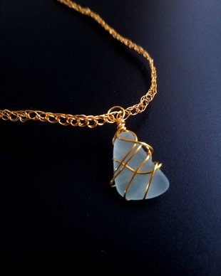 Lant cu sea glass-sticla de mare