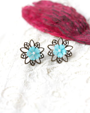 Cercei cu floare de sidef bleu