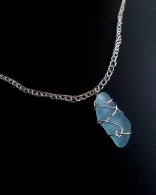 Lant argintat cu medalion sea glass
