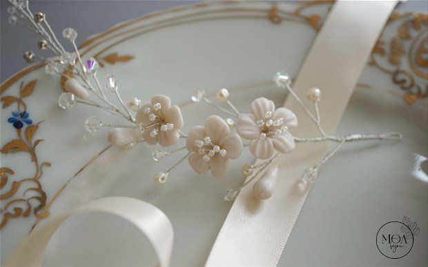 Crenguta / Accesoriu Alissa cu flori, perle si cristale