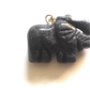 Pandantiv piatra soarelui artificiala goldenstone elefant negru