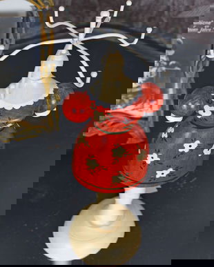 Suport manechin pentru bijuterii din lemn masiv cu rochita din rasini