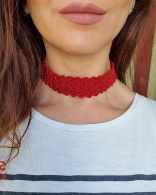 Colier rosu-caramiziu dantelat, Choker handmade crosetat