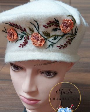Bereta lana brodata